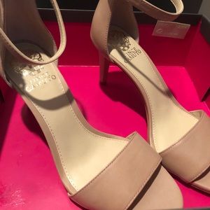 NWT Vince CAMUTO heels